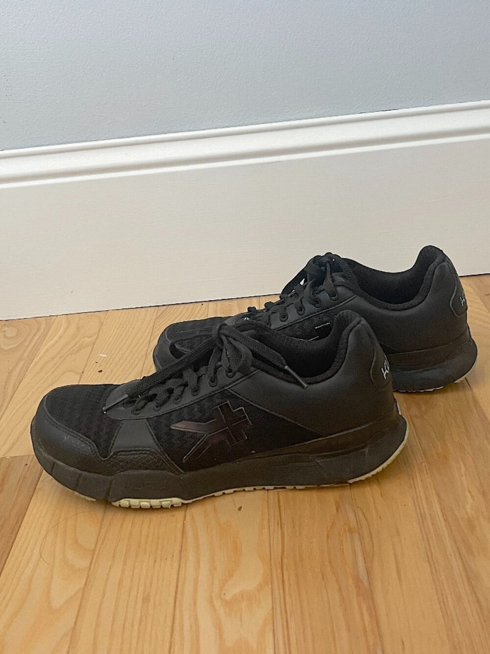 Women's Kuru Quantum Black Athletic Shoes - Size 8